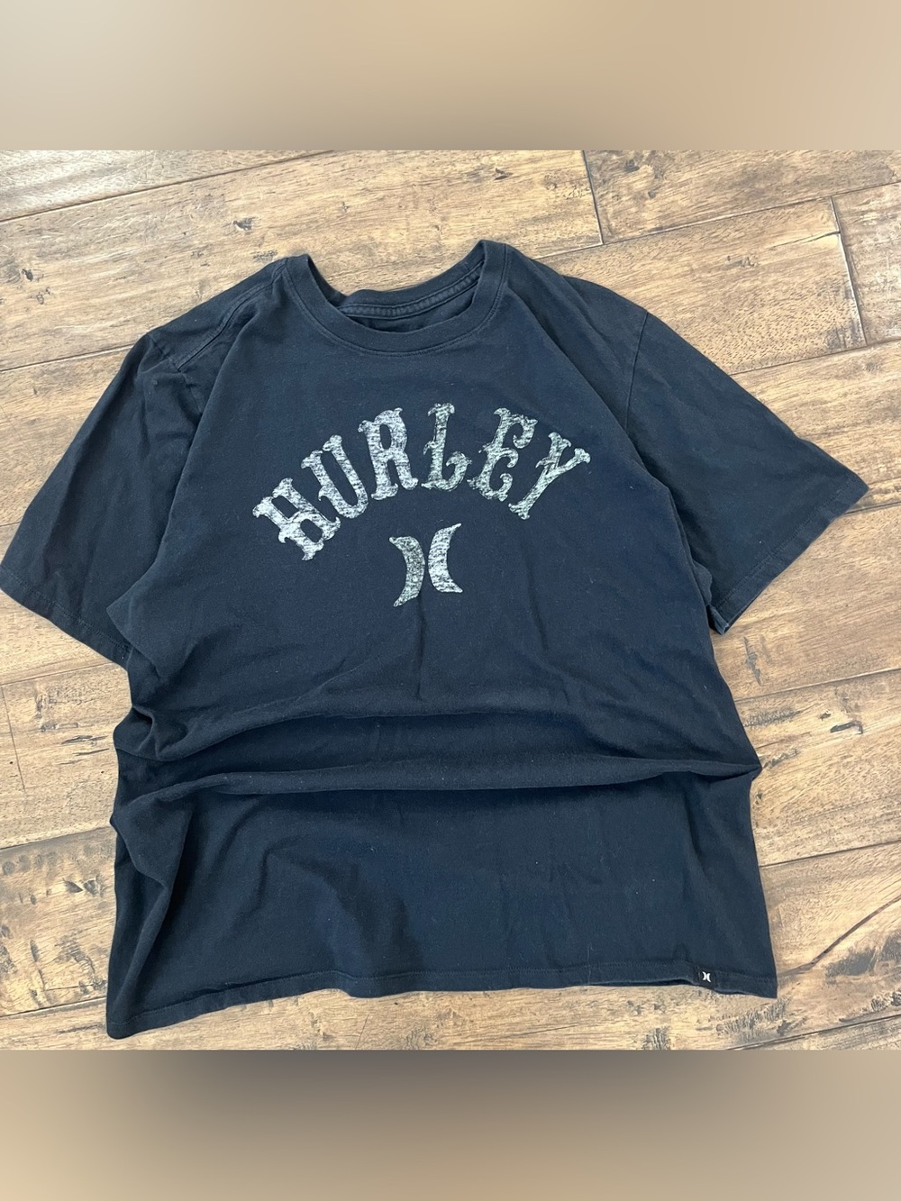 Men’s Y2K Baggy Spelled Out Hurley T Shirt #Y2K #Hurley #Surf